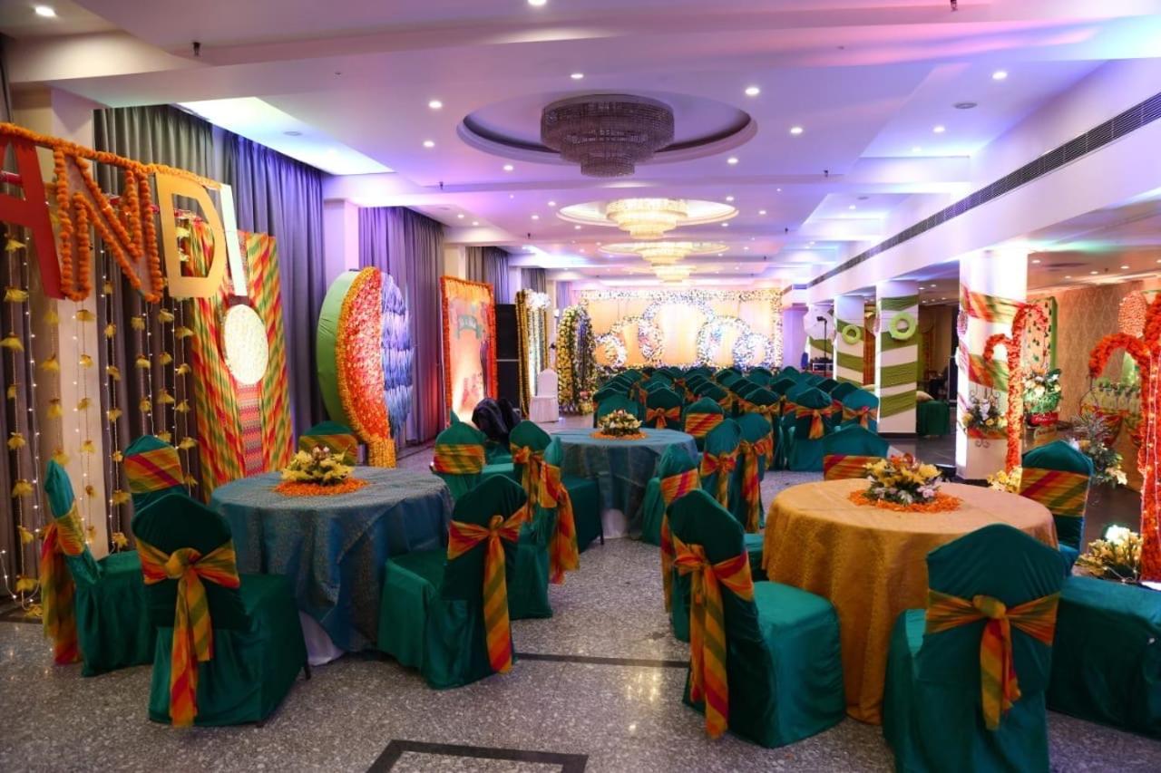 Hotel Krishna Palace Ayodhya Bagian luar foto