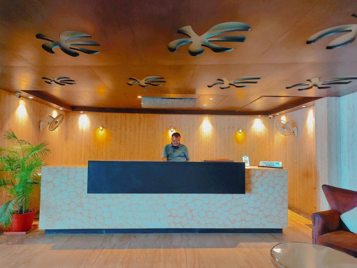 Hotel Krishna Palace Ayodhya Bagian luar foto